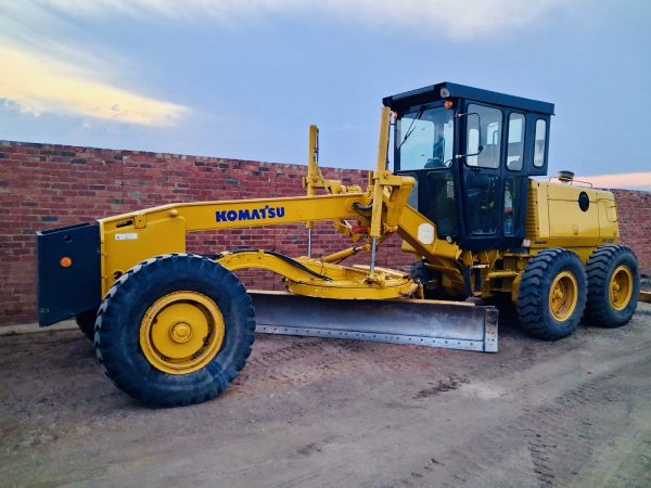 KOMATSU GD530 GRADER